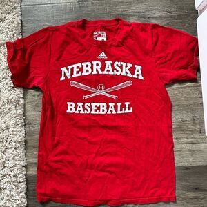 MENS ADIDAS NEBRAKA HUSKER BASEBALL T-SHIRT SIZE MEDIUM